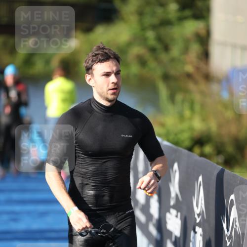 25.08.2024 - Elbe Triathlon Hamburg H.Heesch http://msf.ph/oto/6857412 25.08.2024 09:06:37 Schwimmen 254, 277, 403, 442, 1850 meine-sportfotos.de