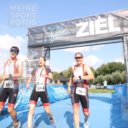25.08.2024 - Elbe Triathlon Hamburg H.Heesch http://msf.ph/oto/6857418 25.08.2024 16:14:01 Ziel  meine-sportfotos.de