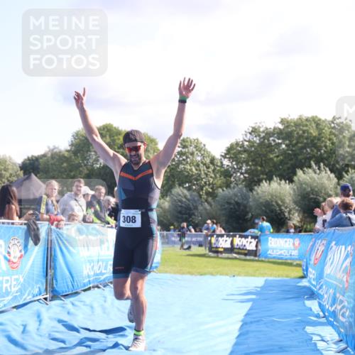25.08.2024 - Elbe Triathlon Hamburg H.Heesch http://msf.ph/oto/6857420 25.08.2024 10:54:23 Ziel 308 meine-sportfotos.de