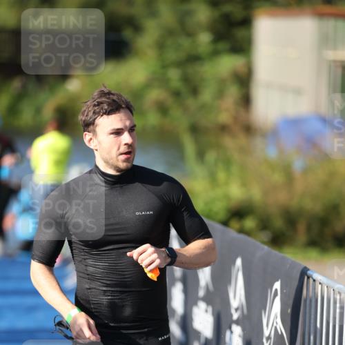 25.08.2024 - Elbe Triathlon Hamburg H.Heesch http://msf.ph/oto/6857437 25.08.2024 09:06:37 Schwimmen 254, 277, 403, 442, 1850 meine-sportfotos.de