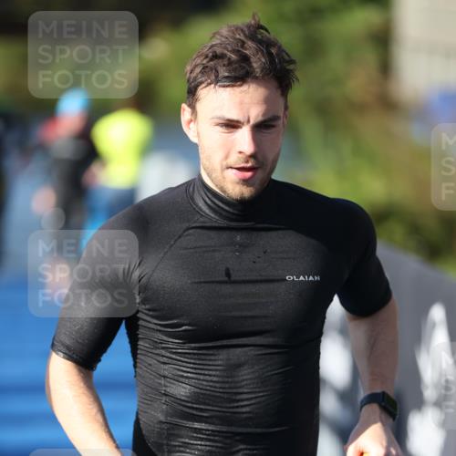 25.08.2024 - Elbe Triathlon Hamburg H.Heesch http://msf.ph/oto/6857440 25.08.2024 09:06:38 Schwimmen 228, 254, 277, 403, 442, 1850 meine-sportfotos.de