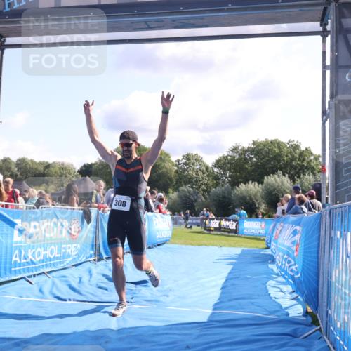 25.08.2024 - Elbe Triathlon Hamburg H.Heesch http://msf.ph/oto/6857452 25.08.2024 10:54:23 Ziel 308 meine-sportfotos.de