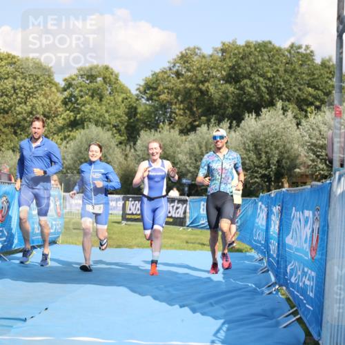 25.08.2024 - Elbe Triathlon Hamburg H.Heesch http://msf.ph/oto/6857453 25.08.2024 16:17:23 Ziel  meine-sportfotos.de