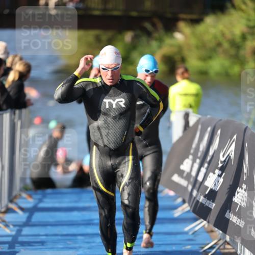25.08.2024 - Elbe Triathlon Hamburg H.Heesch http://msf.ph/oto/6857456 25.08.2024 09:06:40 Schwimmen 228, 254, 277, 403, 442, 1850 meine-sportfotos.de