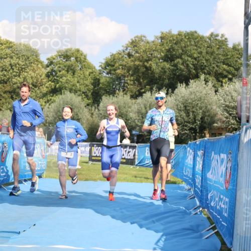 25.08.2024 - Elbe Triathlon Hamburg H.Heesch http://msf.ph/oto/6857457 25.08.2024 16:17:23 Ziel  meine-sportfotos.de