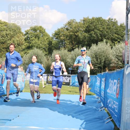 25.08.2024 - Elbe Triathlon Hamburg H.Heesch http://msf.ph/oto/6857461 25.08.2024 16:17:23 Ziel  meine-sportfotos.de
