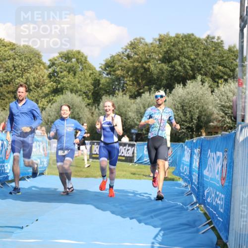 25.08.2024 - Elbe Triathlon Hamburg H.Heesch http://msf.ph/oto/6857467 25.08.2024 16:17:23 Ziel  meine-sportfotos.de