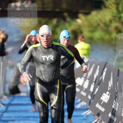 25.08.2024 - Elbe Triathlon Hamburg H.Heesch http://msf.ph/oto/6857472 25.08.2024 09:06:41 Schwimmen 228, 254, 277, 403, 442, 1850 meine-sportfotos.de