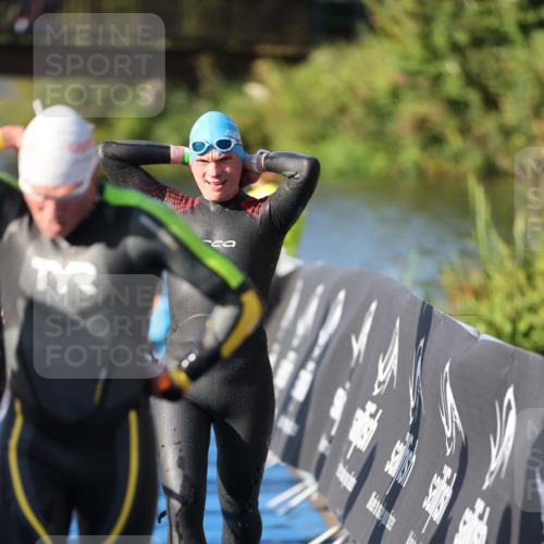 25.08.2024 - Elbe Triathlon Hamburg H.Heesch http://msf.ph/oto/6857495 25.08.2024 09:06:42 Schwimmen 228, 254, 277, 403, 442, 1850 meine-sportfotos.de