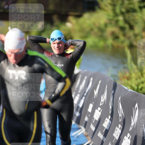 25.08.2024 - Elbe Triathlon Hamburg H.Heesch http://msf.ph/oto/6857500 25.08.2024 09:06:42 Schwimmen 228, 254, 277, 403, 442, 1850 meine-sportfotos.de