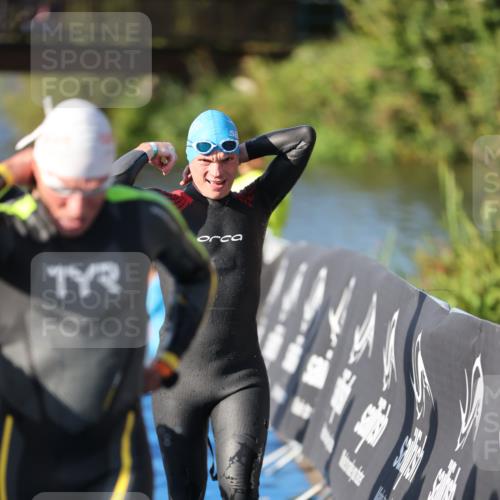 25.08.2024 - Elbe Triathlon Hamburg H.Heesch http://msf.ph/oto/6857523 25.08.2024 09:06:42 Schwimmen 228, 254, 277, 403, 442, 1850 meine-sportfotos.de