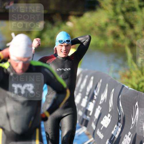 25.08.2024 - Elbe Triathlon Hamburg H.Heesch http://msf.ph/oto/6857530 25.08.2024 09:06:42 Schwimmen 228, 254, 277, 403, 442, 1850 meine-sportfotos.de
