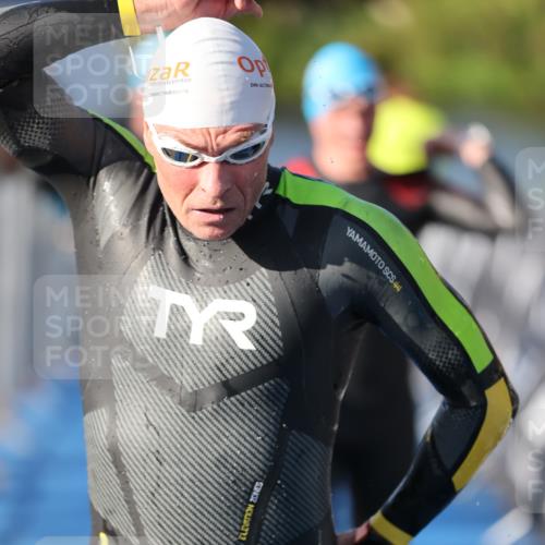 25.08.2024 - Elbe Triathlon Hamburg H.Heesch http://msf.ph/oto/6857544 25.08.2024 09:06:43 Schwimmen 228, 254, 277, 403, 442, 1850 meine-sportfotos.de