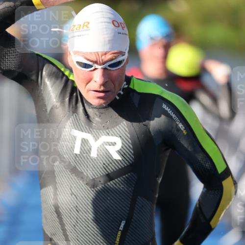 25.08.2024 - Elbe Triathlon Hamburg H.Heesch http://msf.ph/oto/6857548 25.08.2024 09:06:43 Schwimmen 228, 254, 277, 403, 442, 1850 meine-sportfotos.de