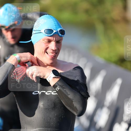 25.08.2024 - Elbe Triathlon Hamburg H.Heesch http://msf.ph/oto/6857563 25.08.2024 09:06:45 Schwimmen 228, 254, 277, 403, 442, 1850 meine-sportfotos.de