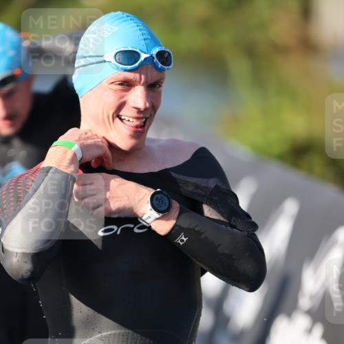 25.08.2024 - Elbe Triathlon Hamburg H.Heesch http://msf.ph/oto/6857574 25.08.2024 09:06:45 Schwimmen 228, 254, 277, 403, 442, 1850 meine-sportfotos.de