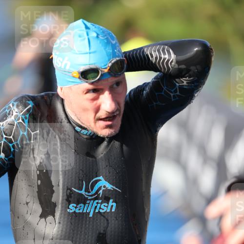 25.08.2024 - Elbe Triathlon Hamburg H.Heesch http://msf.ph/oto/6857582 25.08.2024 09:06:45 Schwimmen 228, 254, 277, 403, 442, 1850 meine-sportfotos.de