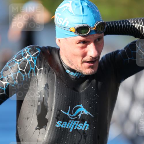 25.08.2024 - Elbe Triathlon Hamburg H.Heesch http://msf.ph/oto/6857599 25.08.2024 09:06:46 Schwimmen 228, 254, 277, 403, 442, 1850 meine-sportfotos.de