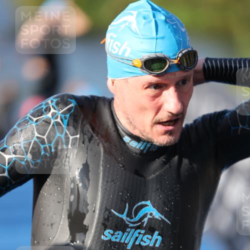 25.08.2024 - Elbe Triathlon Hamburg H.Heesch http://msf.ph/oto/6857603 25.08.2024 09:06:46 Schwimmen 228, 254, 277, 403, 442, 1850 meine-sportfotos.de