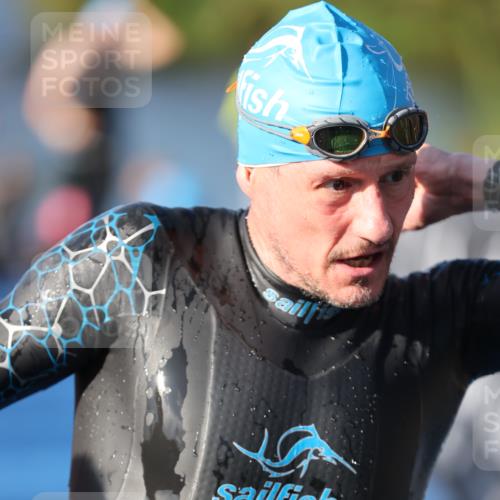 25.08.2024 - Elbe Triathlon Hamburg H.Heesch http://msf.ph/oto/6857606 25.08.2024 09:06:46 Schwimmen 228, 254, 277, 403, 442, 1850 meine-sportfotos.de