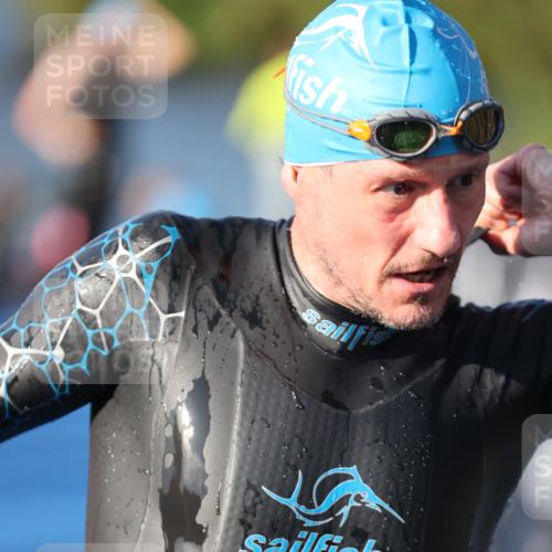 25.08.2024 - Elbe Triathlon Hamburg H.Heesch http://msf.ph/oto/6857610 25.08.2024 09:06:46 Schwimmen 228, 254, 277, 403, 442, 1850 meine-sportfotos.de
