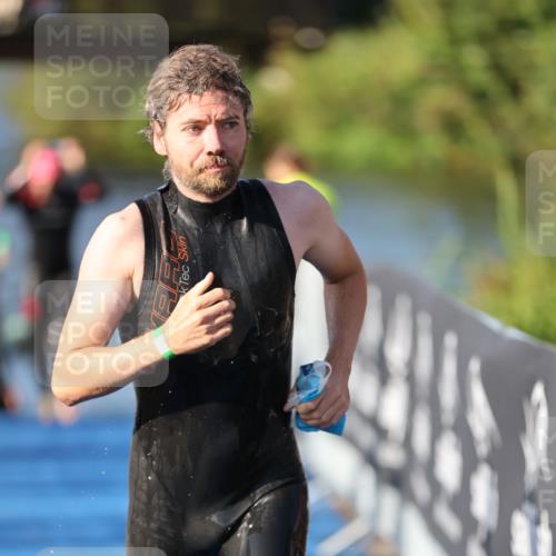 25.08.2024 - Elbe Triathlon Hamburg H.Heesch http://msf.ph/oto/6857625 25.08.2024 09:06:50 Schwimmen 228, 254, 277, 281, 403, 442, 1850 meine-sportfotos.de