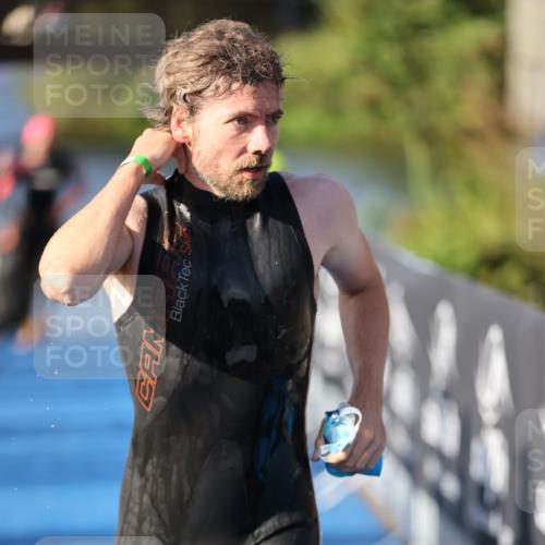 25.08.2024 - Elbe Triathlon Hamburg H.Heesch http://msf.ph/oto/6857649 25.08.2024 09:06:51 Schwimmen 228, 254, 277, 281, 403, 442, 1850 meine-sportfotos.de