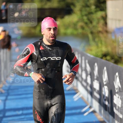 25.08.2024 - Elbe Triathlon Hamburg H.Heesch http://msf.ph/oto/6857683 25.08.2024 09:06:57 Schwimmen 228, 254, 277, 281, 325, 403 meine-sportfotos.de