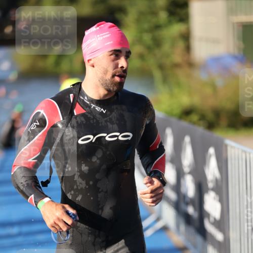 25.08.2024 - Elbe Triathlon Hamburg H.Heesch http://msf.ph/oto/6857693 25.08.2024 09:06:58 Schwimmen 228, 254, 277, 281, 325 meine-sportfotos.de