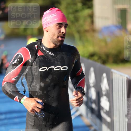 25.08.2024 - Elbe Triathlon Hamburg H.Heesch http://msf.ph/oto/6857696 25.08.2024 09:06:58 Schwimmen 228, 254, 277, 281, 325 meine-sportfotos.de