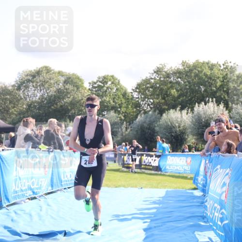 25.08.2024 - Elbe Triathlon Hamburg H.Heesch http://msf.ph/oto/6857729 25.08.2024 10:54:51 Ziel 217, 442 meine-sportfotos.de