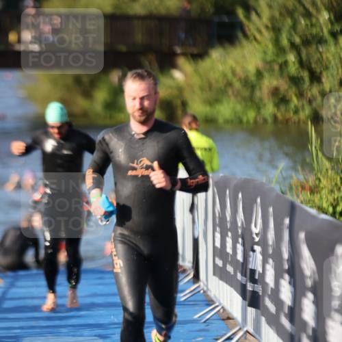 25.08.2024 - Elbe Triathlon Hamburg H.Heesch http://msf.ph/oto/6857742 25.08.2024 09:07:07 Schwimmen 224, 228, 281, 321, 325 meine-sportfotos.de
