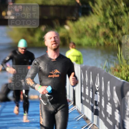 25.08.2024 - Elbe Triathlon Hamburg H.Heesch http://msf.ph/oto/6857760 25.08.2024 09:07:07 Schwimmen 224, 228, 281, 321, 325 meine-sportfotos.de