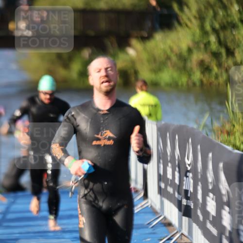 25.08.2024 - Elbe Triathlon Hamburg H.Heesch http://msf.ph/oto/6857765 25.08.2024 09:07:07 Schwimmen 224, 228, 281, 321, 325 meine-sportfotos.de