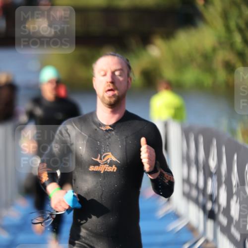 25.08.2024 - Elbe Triathlon Hamburg H.Heesch http://msf.ph/oto/6857773 25.08.2024 09:07:08 Schwimmen 224, 228, 281, 321, 325 meine-sportfotos.de
