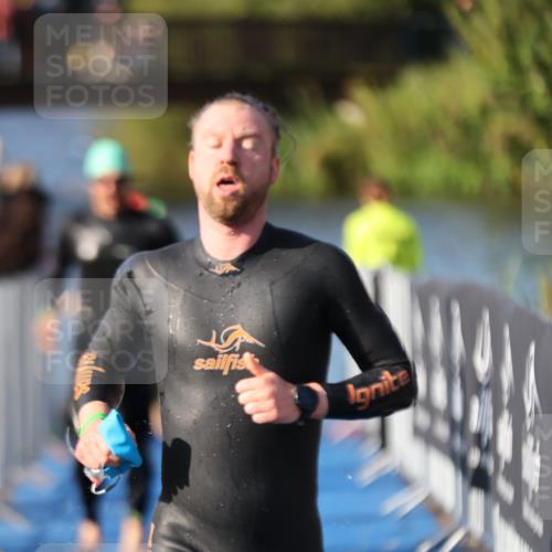25.08.2024 - Elbe Triathlon Hamburg H.Heesch http://msf.ph/oto/6857783 25.08.2024 09:07:08 Schwimmen 224, 228, 281, 321, 325 meine-sportfotos.de