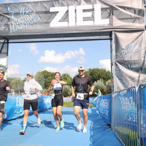 25.08.2024 - Elbe Triathlon Hamburg H.Heesch http://msf.ph/oto/6857798 25.08.2024 16:18:29 Ziel  meine-sportfotos.de
