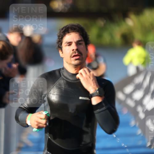 25.08.2024 - Elbe Triathlon Hamburg H.Heesch http://msf.ph/oto/6857809 25.08.2024 09:07:11 Schwimmen 224, 228, 281, 321, 325, 326 meine-sportfotos.de