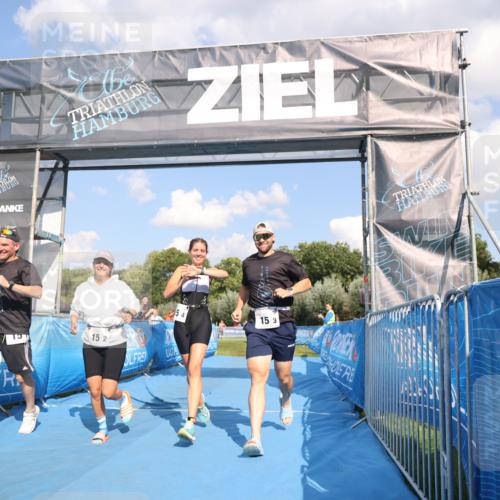 25.08.2024 - Elbe Triathlon Hamburg H.Heesch http://msf.ph/oto/6857810 25.08.2024 16:18:29 Ziel  meine-sportfotos.de