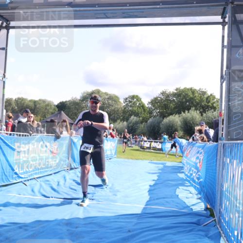25.08.2024 - Elbe Triathlon Hamburg H.Heesch http://msf.ph/oto/6857841 25.08.2024 10:55:07 Ziel 180, 263 meine-sportfotos.de