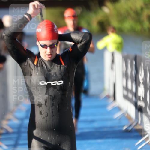 25.08.2024 - Elbe Triathlon Hamburg H.Heesch http://msf.ph/oto/6857857 25.08.2024 09:07:17 Schwimmen 224, 281, 321, 325, 326, 1851 meine-sportfotos.de