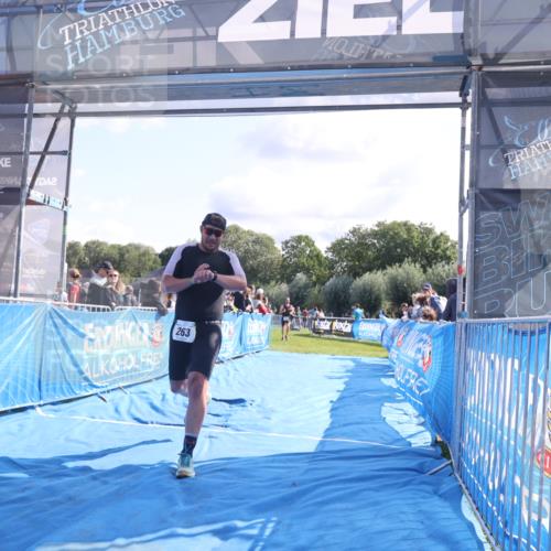 25.08.2024 - Elbe Triathlon Hamburg H.Heesch http://msf.ph/oto/6857866 25.08.2024 10:55:08 Ziel 180, 202, 263 meine-sportfotos.de