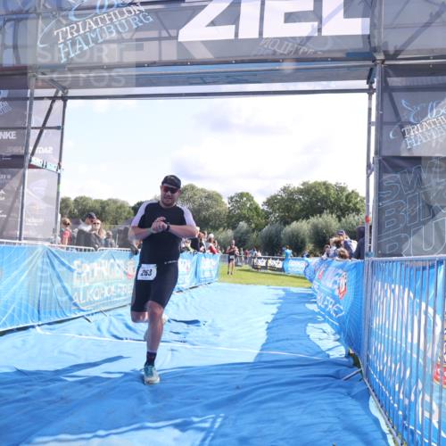 25.08.2024 - Elbe Triathlon Hamburg H.Heesch http://msf.ph/oto/6857870 25.08.2024 10:55:08 Ziel 180, 202, 263 meine-sportfotos.de