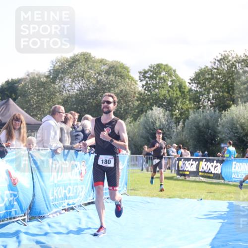 25.08.2024 - Elbe Triathlon Hamburg H.Heesch http://msf.ph/oto/6857912 25.08.2024 10:55:13 Ziel 180, 202, 263 meine-sportfotos.de