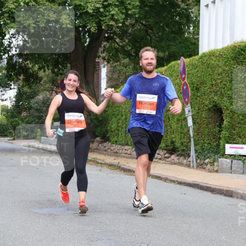 25.08.2024 - 20. Blankeneser Heldenlauf Strokosch-Dieckow http://msf.ph/oto/6857913 25.08.2024 09:49:53 Ziel 211, 212 meine-sportfotos.de