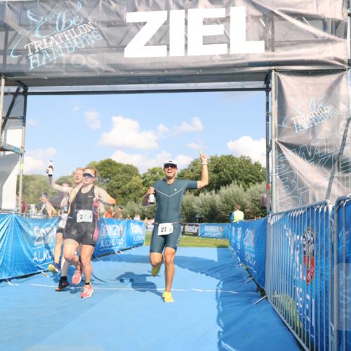 25.08.2024 - Elbe Triathlon Hamburg H.Heesch http://msf.ph/oto/6857929 25.08.2024 16:19:42 Ziel  meine-sportfotos.de