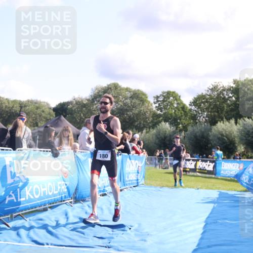 25.08.2024 - Elbe Triathlon Hamburg H.Heesch http://msf.ph/oto/6857940 25.08.2024 10:55:13 Ziel 180, 202, 263 meine-sportfotos.de