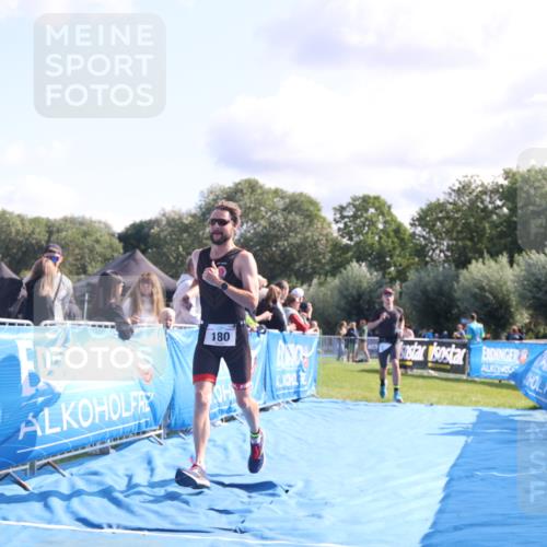 25.08.2024 - Elbe Triathlon Hamburg H.Heesch http://msf.ph/oto/6857946 25.08.2024 10:55:13 Ziel 180, 202, 263 meine-sportfotos.de
