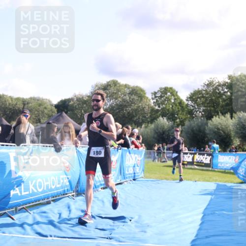 25.08.2024 - Elbe Triathlon Hamburg H.Heesch http://msf.ph/oto/6857948 25.08.2024 10:55:13 Ziel 180, 202, 263 meine-sportfotos.de