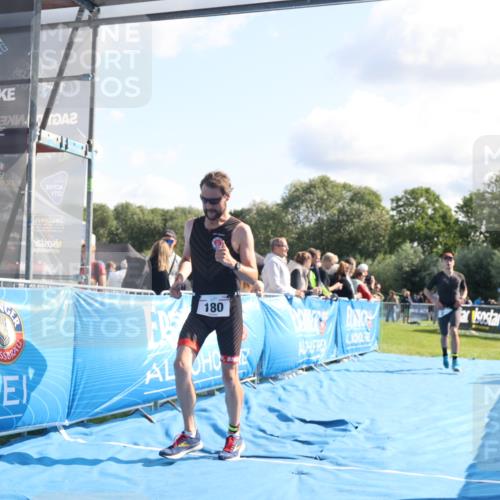 25.08.2024 - Elbe Triathlon Hamburg H.Heesch http://msf.ph/oto/6857957 25.08.2024 10:55:14 Ziel 180, 202, 263 meine-sportfotos.de